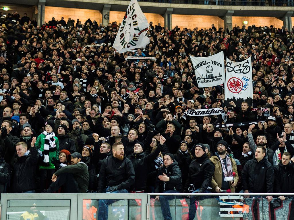 Frankfurter Fans beim Spiel in Berlin