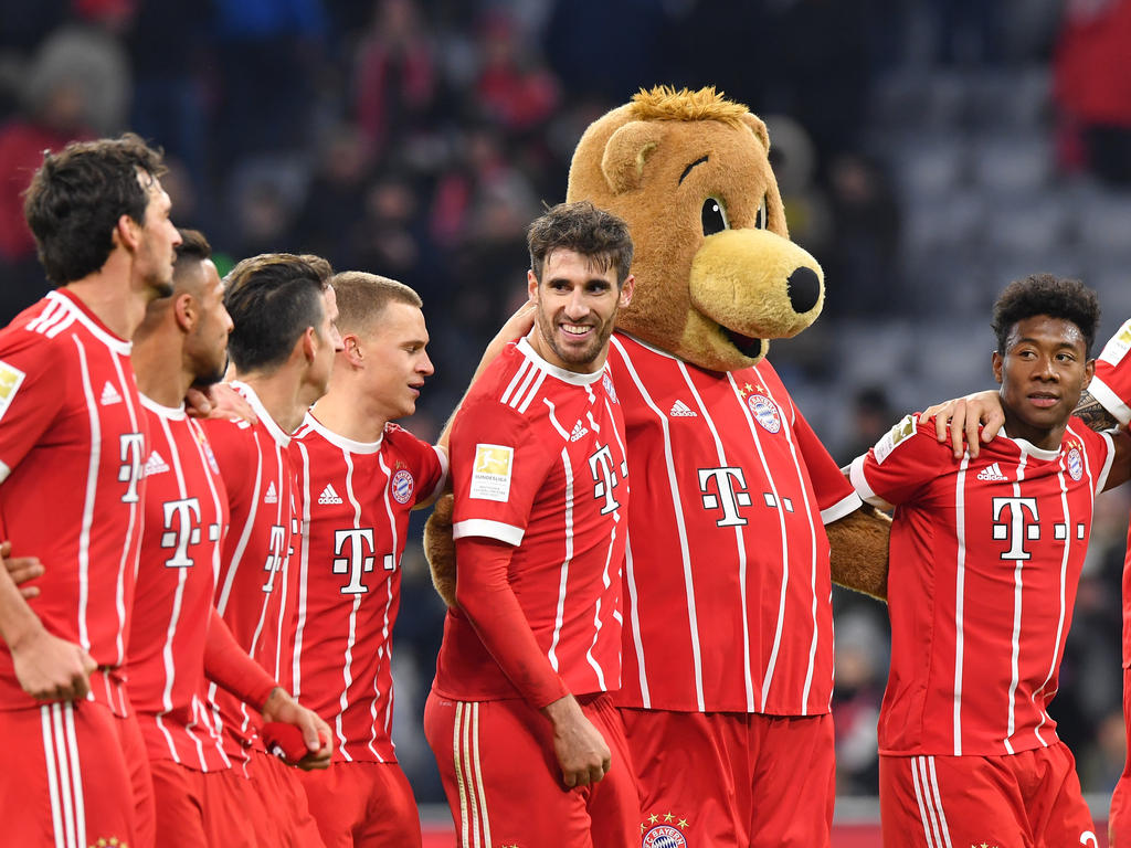 Der FC Bayern feiert nach dem 3.0 gegen Augsburg einen 