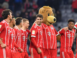 Der FC Bayern feiert nach dem 3.0 gegen Augsburg einen "Super Spieltag"