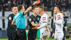 Filip Kostic sah im Spiel gegen Bremen die Rote Karte