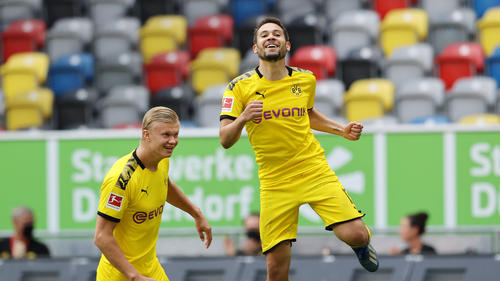 Der Treffer von Raphaël Guerreiro zählt wegen Handspiels nicht.