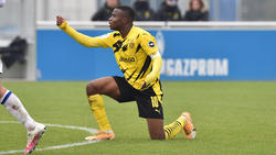 Youssoufa Moukoko wurde von einigen Idioten auf Schalke beschimpft und bedroht