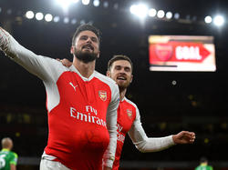 Giroud (l.) erzielte in 117 Premier-League-Spielen 51 Tore