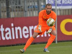 Jordy Deckers brengt redding tijdens Excelsior - FC Den Bosch. (11-05-2014)