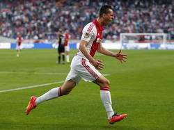 Arkadiusz Milik gaat helemaal uit zijn dak nadat hij binnen één minuut Ajax op een 1-0 voorsprong schiet tegen Heracles Almelo. (13-09-2014)