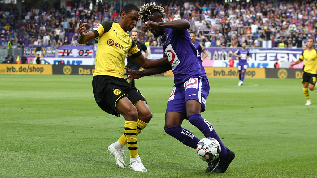 Abdou Diallo (l.) lieferte ein überzeugendes Debüt im BVB-Trikot ab