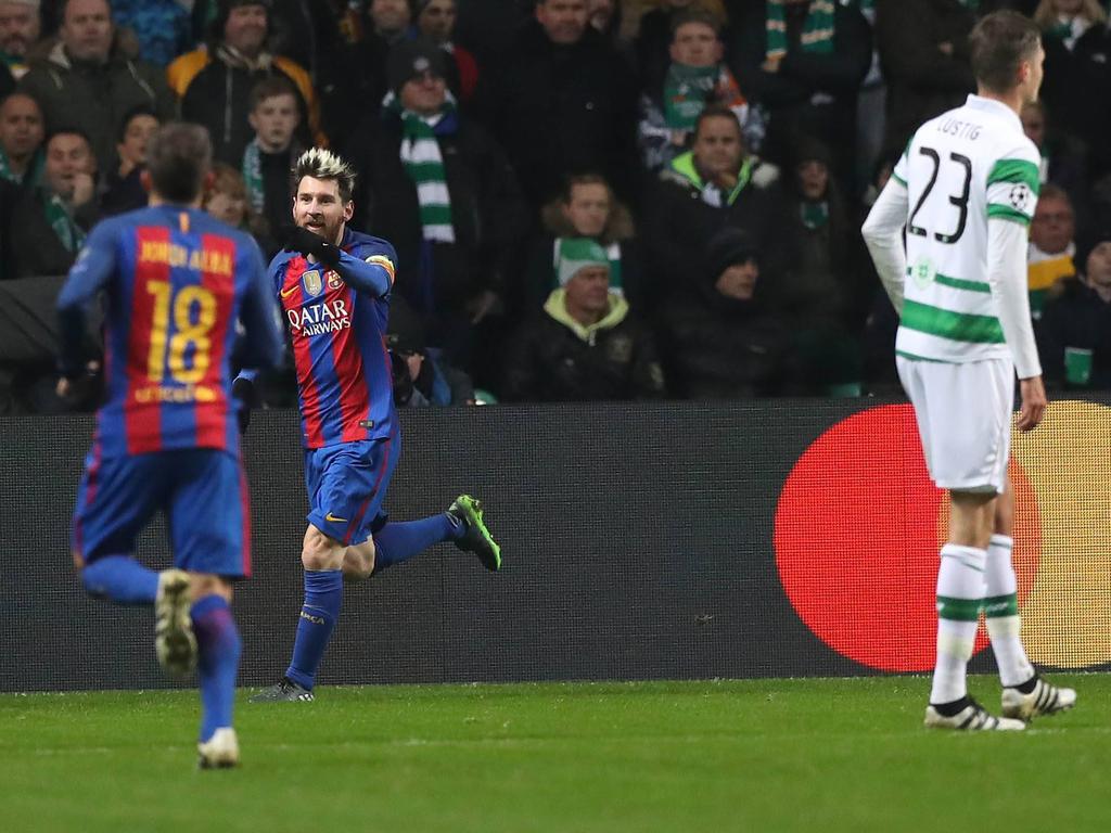 Messi (centro) celebra una diana ante el Celtic en Champions. (Foto: Imago)