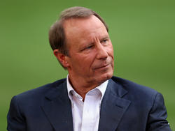 Berti Vogts hat den Transfer Neymars zu PSG verteidigt