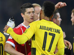 Robert Lewandowski (l.) hat aufmunternde Worte für Pierre-Emerick Aubameyang nach dem Top-Spiel übrig