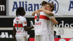 Borna Sosa (r.) vom VfB Stuttgart wird beim FC Bayern gehandelt