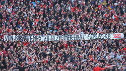 Köln-Fans hielten Hass-Plakate gegen Eberl hoch