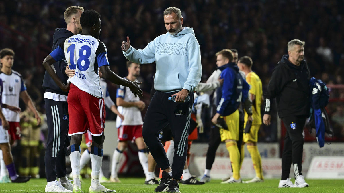 Tim Walter (M.) und der HSV könnten in die Krise rutschen