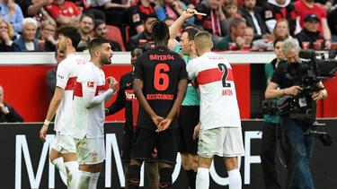 Deniz Undav (l.) vom VfB Stuttgart hatte Redebedarf