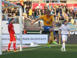 Jan Hochscheidt jubelt! Der BTSV dreht das Spiel gegen Paderborn.