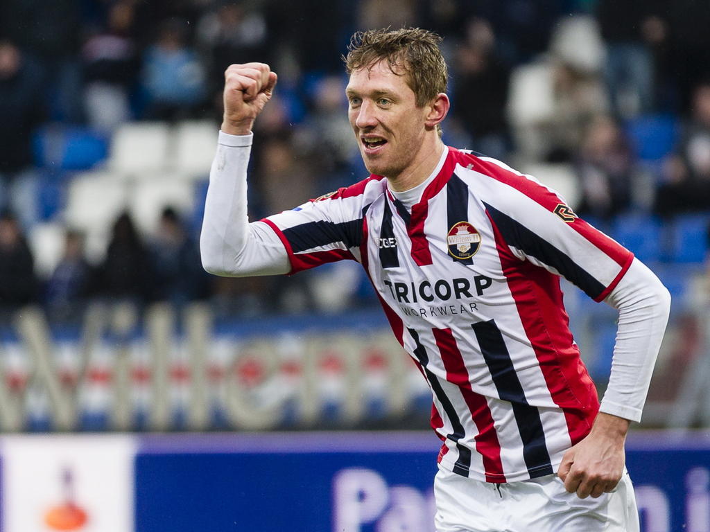 Robert Braber viert zijn winnende treffer (1-0) voor Willem II tegen Go Ahead Eagles. (18-01-2015)