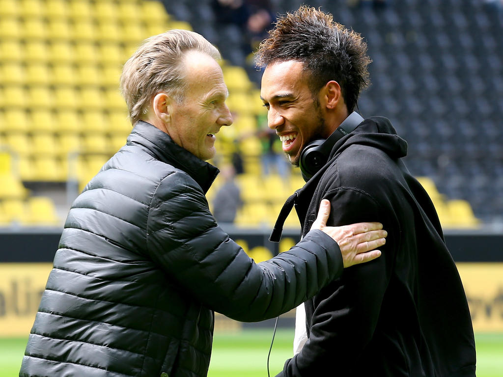 Hans-Joachim Watzke (l.) dementiert die Gerüchte um Pierre-Emerick Aubameyang