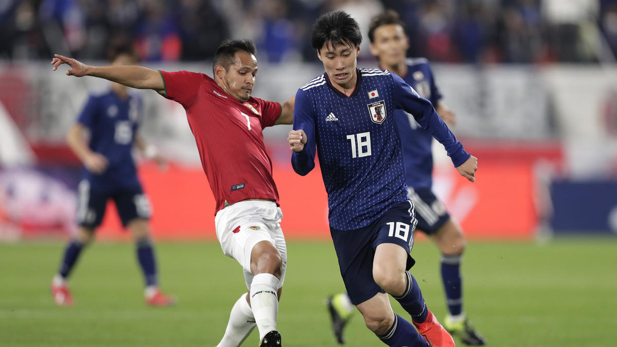 Daichi Kamada (r.) wird mit einem Wechsel zum VfB Stuttgart in Verbindung gebracht Daichi Kamada (r.) wird mit einem Wechsel zum VfB Stuttgart in Verbindung gebracht