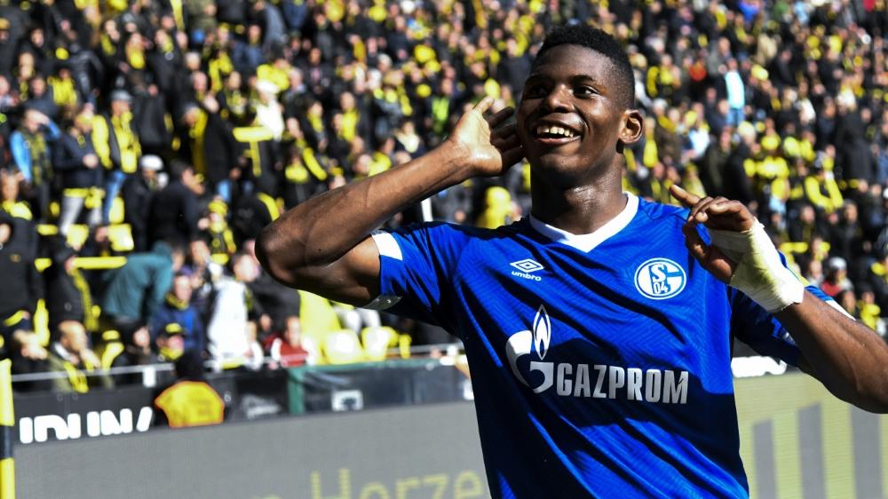 Schalke-Angreifer Breel Embolo wechselt wohl nach Gladbach Schalke-Angreifer Breel Embolo wechselt wohl nach Gladbach