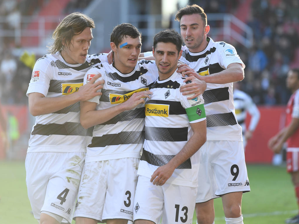 Die Gladbacher Vestergaard, Christensen, Stindl und Drmić bejubeln das 1:0 ihrer Mannschaft gegen den FC Ingolstadt