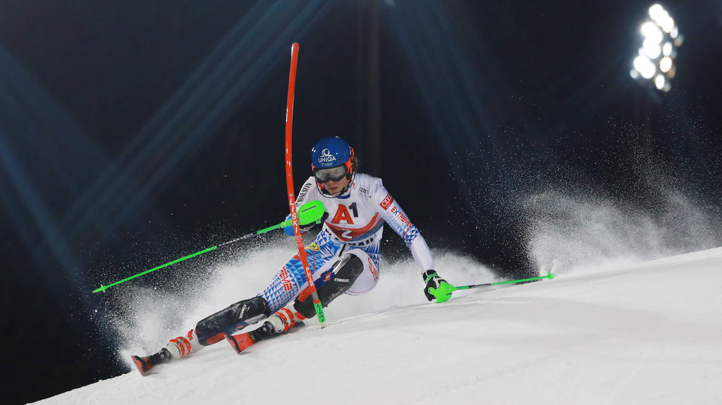Petra Vlhová hat den Nacht-Slalom in Flachau gewonnen Petra Vlhová hat den Nacht-Slalom in Flachau gewonnen