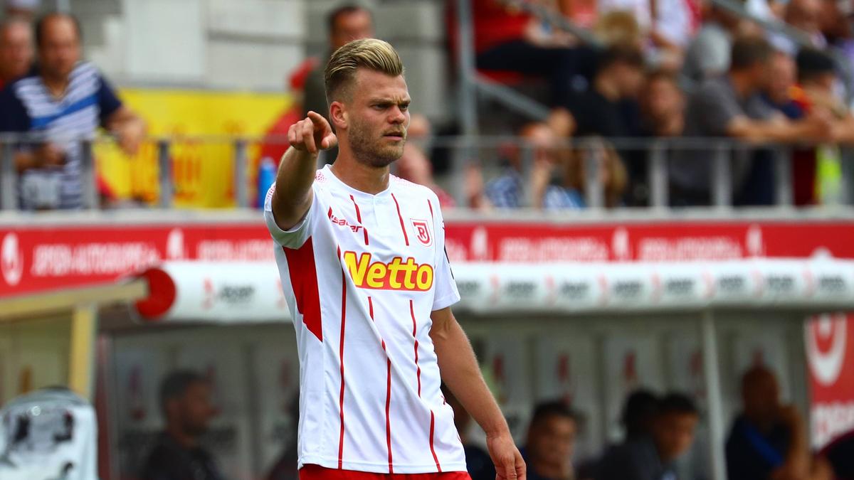 Benedikt Saller spielt seit 2016 für Jahn Regensburg Benedikt Saller spielt seit 2016 für Jahn Regensburg