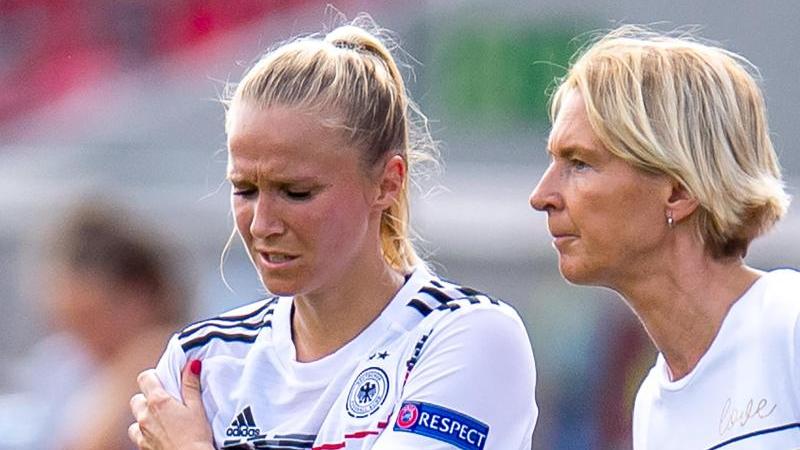 Fußball-Nationalspielerin und Uni-Dozentin unisono: Turid Knaak (l.) Fußball-Nationalspielerin und Uni-Dozentin unisono: Turid Knaak (l.)