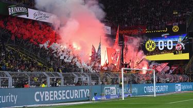 Die Fans des 1. FC Köln zündeten wiederholt Pyrotechnik