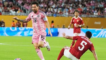 Lionel Messi (l.) und Inter Miami hatten gegen Al-Ahly lange Zeit große Probleme