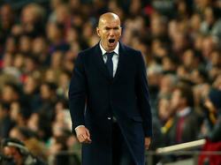 Zidane, en el Camp Nou durante el clásico. (Foto: Getty)