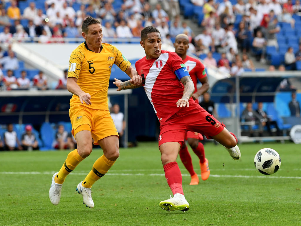 Paolo Guerrero (r.)