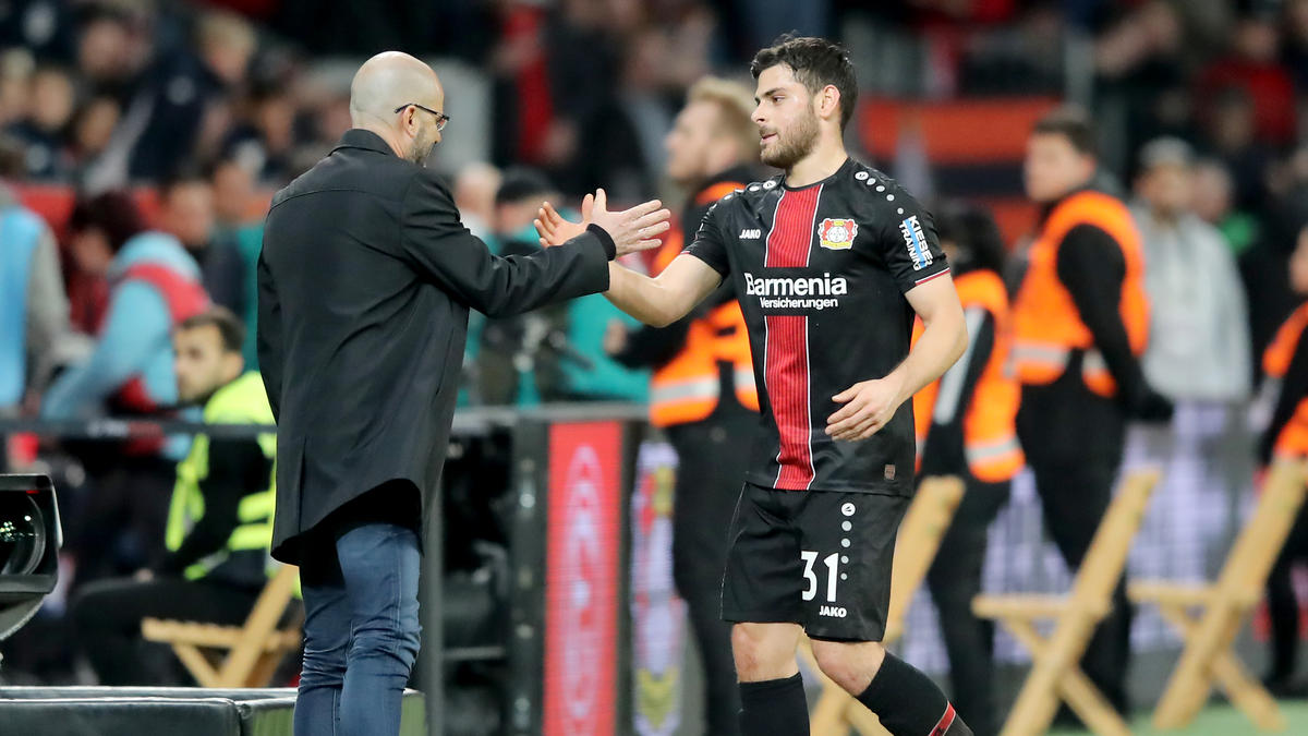 Peter Bosz (l.) greift mit Bayer Leverkusen in der Europa League an Peter Bosz (l.) greift mit Bayer Leverkusen in der Europa League an