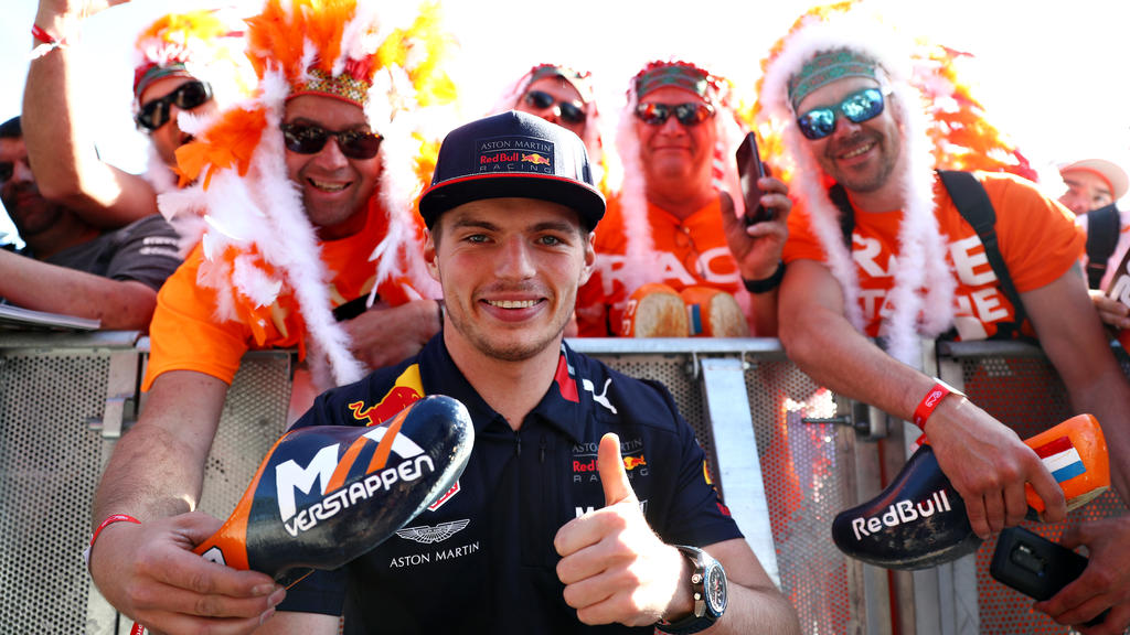 Max Verstappen drehte in Zandvoort bereits mehrere Showrunden Max Verstappen drehte in Zandvoort bereits mehrere Showrunden