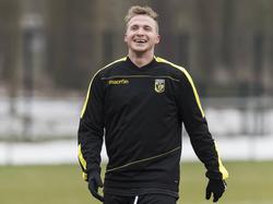 Alexander Büttner geniet op de training van Vitesse, de club waar hij naar terugkeerde in de winterstop. (25-01-2017)