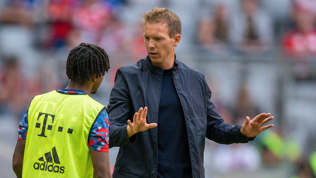 Julian Nagelsmann vom FC Bayern will mehr Hilfsmittel Julian Nagelsmann vom FC Bayern will mehr Hilfsmittel