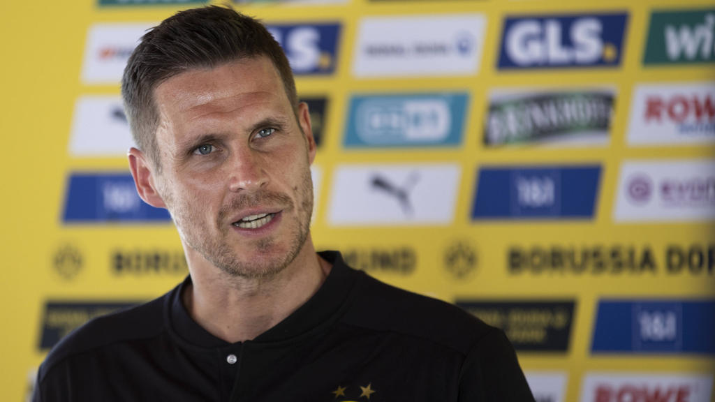 BVB-Sportdirektor Sebastian Kehl hat viele Personalien zu klären BVB-Sportdirektor Sebastian Kehl hat viele Personalien zu klären