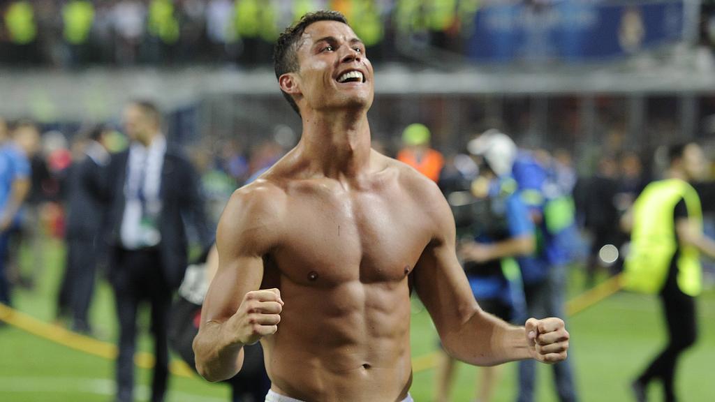 Zeigte immer wieder gern seinen druchtrainierten nackten Oberkörper: Cristiano Ronaldo