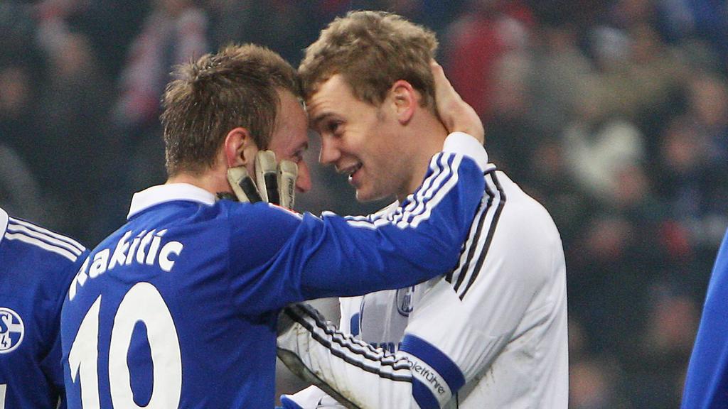 Ivan Rakitic (l.) und Manuel Neuer spielten vier Jahre lang gemeinsam beim FC Schalke 04 (Bild aus dem Jahr 2010)