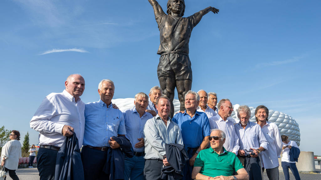 FC-Bayern-weiht-Gerd-M-ller-Denkmal-ein