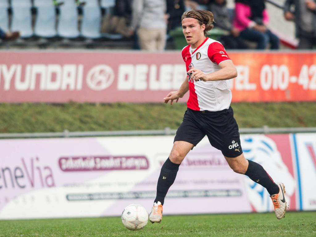 Stijn Houben, hier in actie voor Feyenoord A1, speelt hier als verdediger in de halve finale van de KNVB Beker voor A-junioren tegen FC Den Bosch A1. (24-04-2014)
