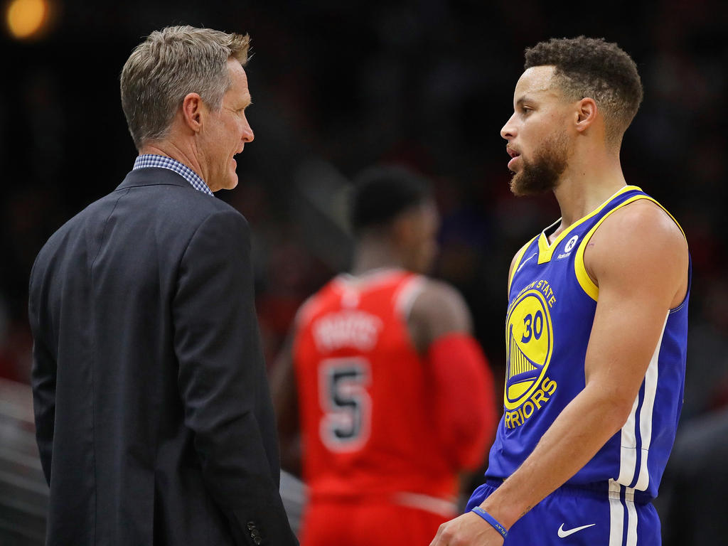 Steve Kerr macht seine Spieler zu Trainern Steve Kerr macht seine Spieler zu Trainern