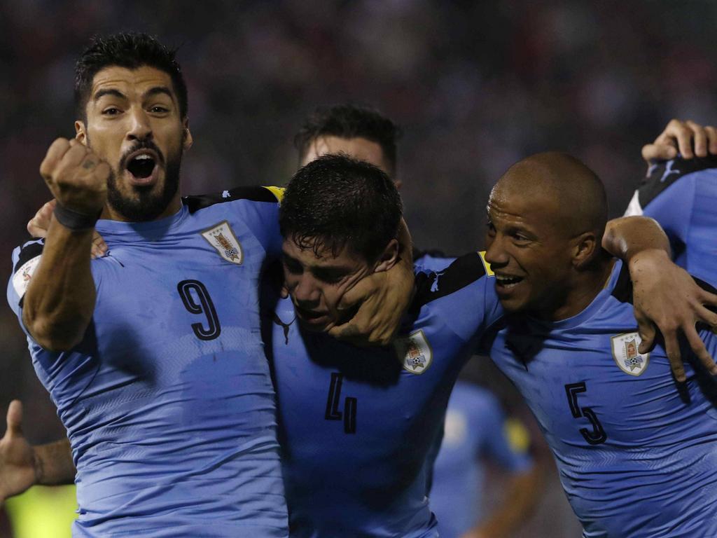 Suárez, Federico Valverde y Carlos Sánchez celebran un gol celeste. (Foto: Imago)
