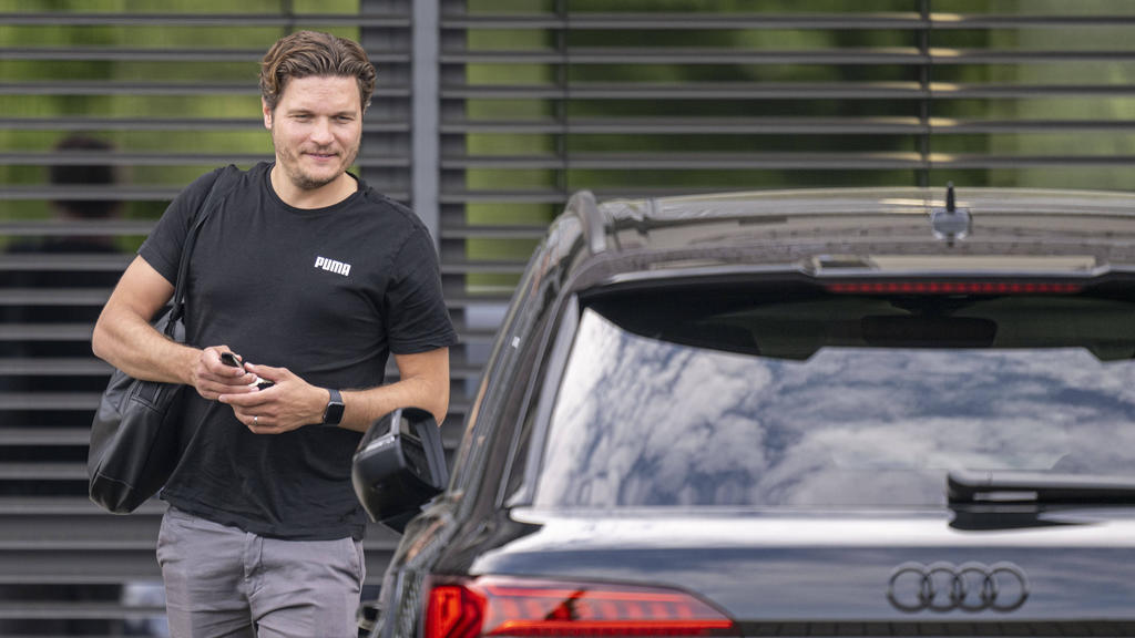 Edin Terzic ist nach nicht einmal einem Jahr auf die Trainerbank des BVB zurückgekehrt Edin Terzic ist nach nicht einmal einem Jahr auf die Trainerbank des BVB zurückgekehrt