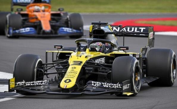Daniel Ricciardo setzte sich in Silverstone im Infight gegen Lando Norris durch Daniel Ricciardo setzte sich in Silverstone im Infight gegen Lando Norris durch