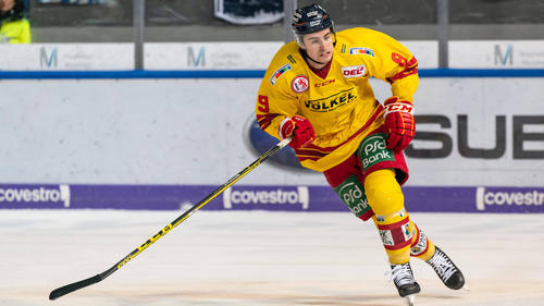 Maximilian Kammerer spielt bis zum DEL-Start in Villach