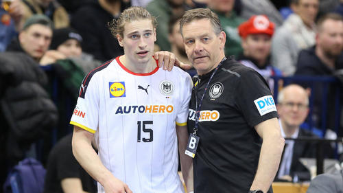 Juri Knorr (l.) und Handball-Bundestrainer Alfred Gislason