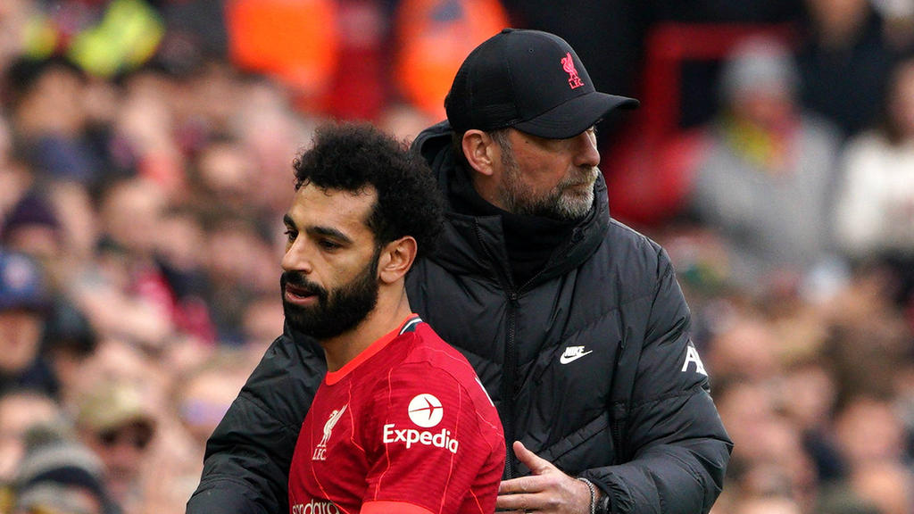 Jürgen Klopp (r.) will Mo Salah gerne beim FC Liverpool halten