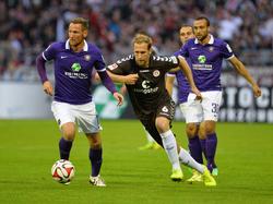 Florian Kringe (m.) und der FC St. Pauli liefen auch im Erzgebirge erneut hinterher