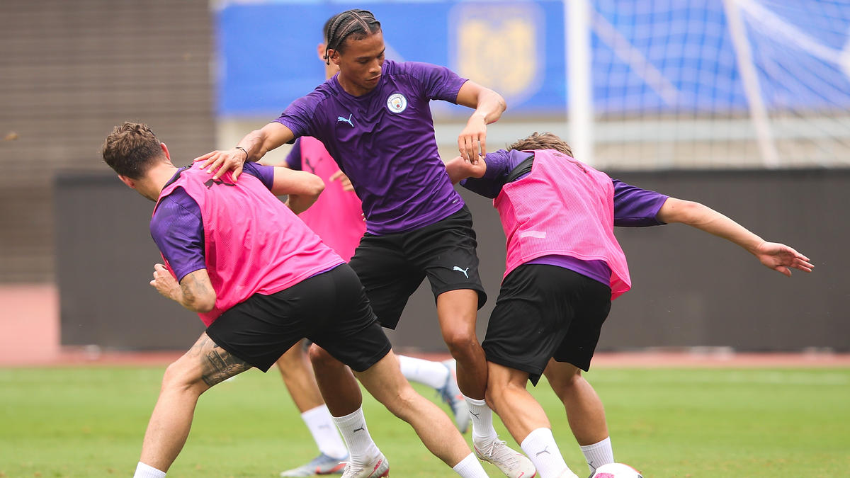 Leroy Sané wird heftig vom FC Bayern umworben Leroy Sané wird heftig vom FC Bayern umworben