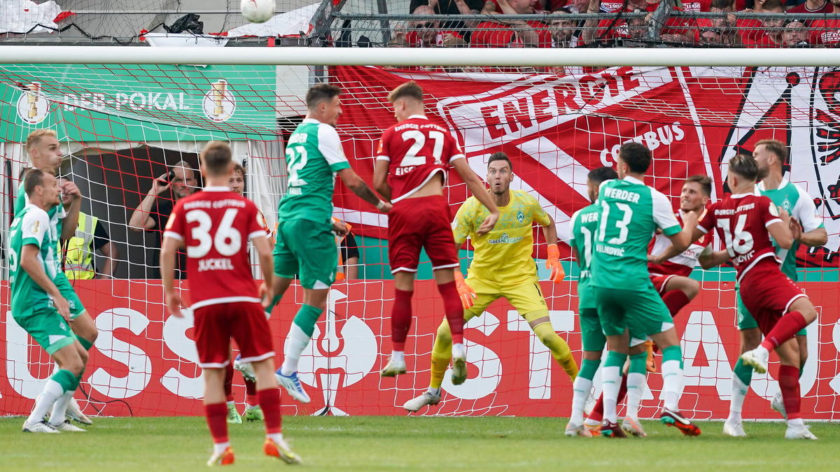 Knapper Sieg für Werder Bremen im DFB-Pokal
