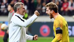 Frankfurts Keeper Kevin Trapp (r.) und Torwarttrainer Manfred Petz